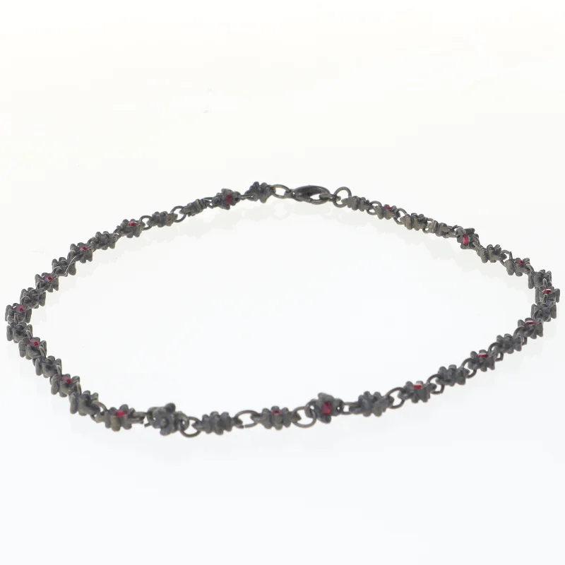 Smykkesæt med rød sten (str. 19 og 43 cm)