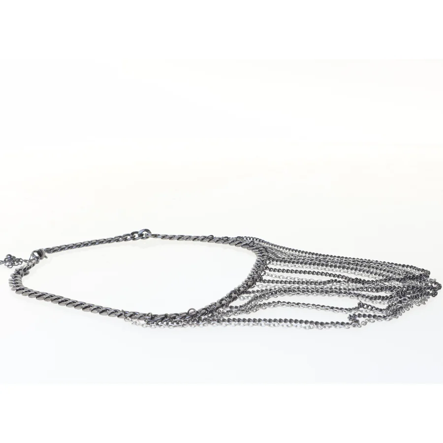 Sort halskæde med kæder (str. 50 cm)