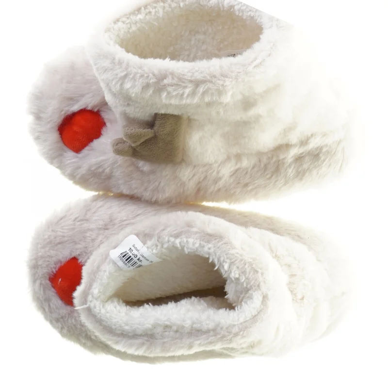Hjemmesko med jule tema fra Flying Tiger (str. 32)