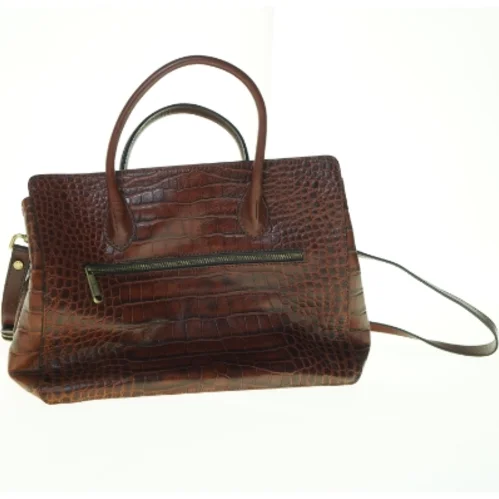 Brun krokodillepræget håndtaske (str. 35 x 16 cm)