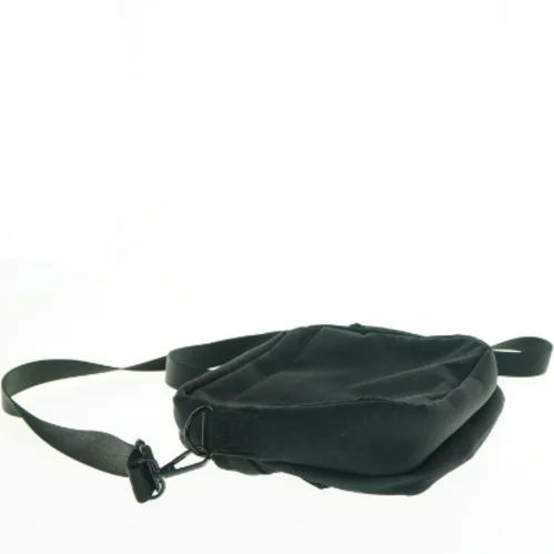 Sort skuldertaske (str. 22 x 20 cm)