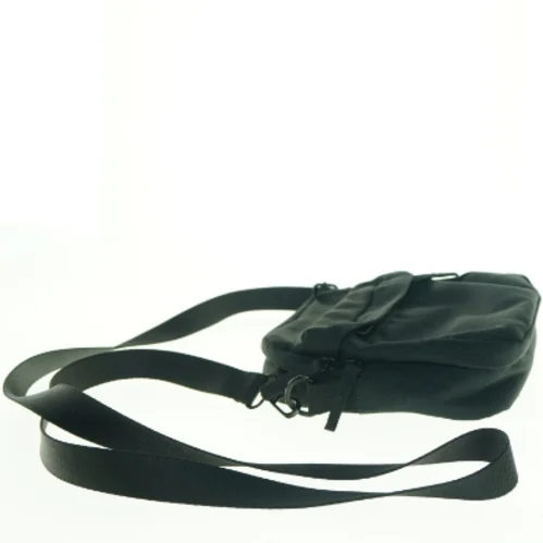 Sort skuldertaske (str. 22 x 20 cm)