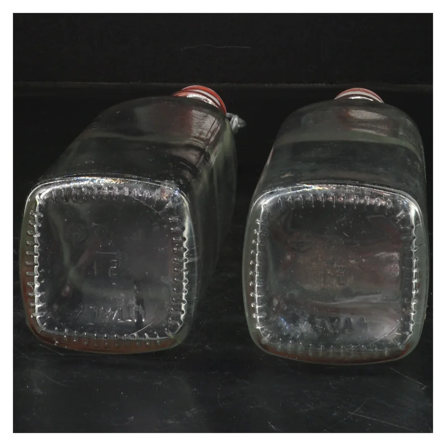 2 Glasflasker med patentl (str. 26 cm)