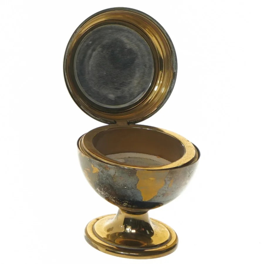 Vintage pudderdåse på fod, formet som globus (str. 8 cm)