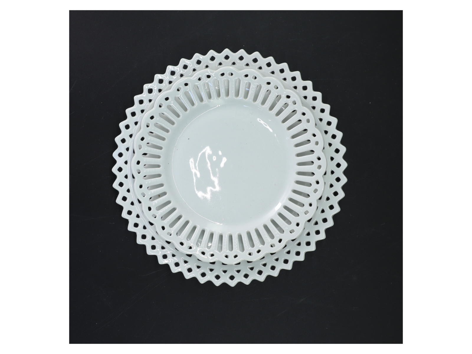 2 Vintage porcelæn tallerkener (str. Ø. 17,5 cm. og. 21,5 cm)