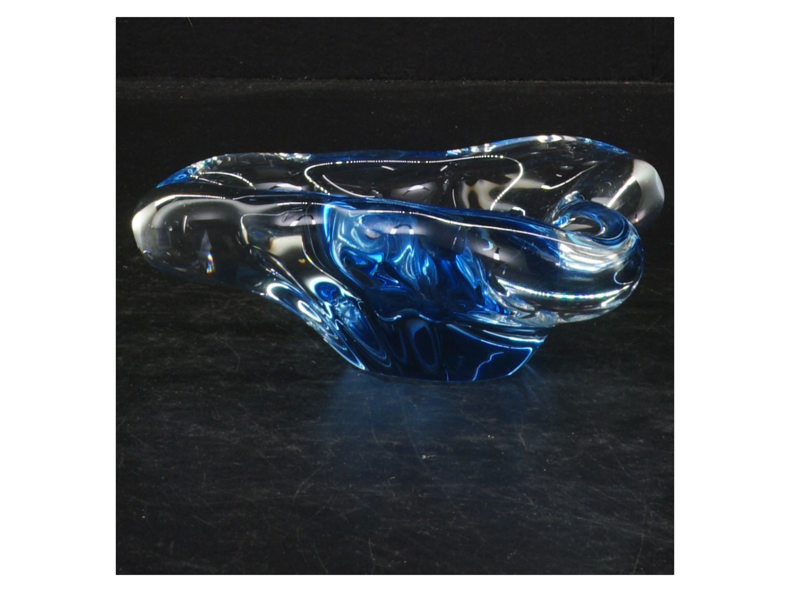 Blåt glas kunstværk (str. 13,5 cm)