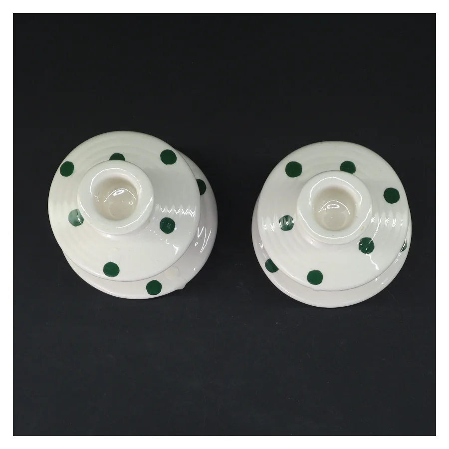 Keramik lysestager i hvid med grønne prikker (str. 11,5 cm)