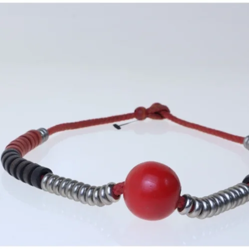 Retro halskæde med farvede træperler (str. 68 cm)