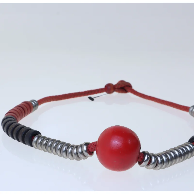 Retro halskæde med farvede træperler (str. 68 cm)