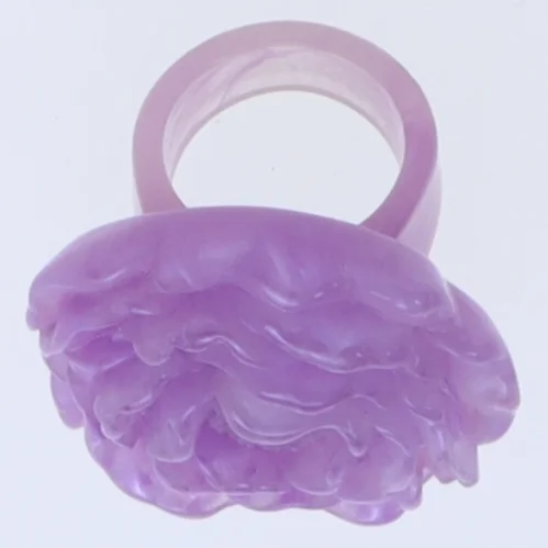 Blomsterring i lilla (str. 56 mm)