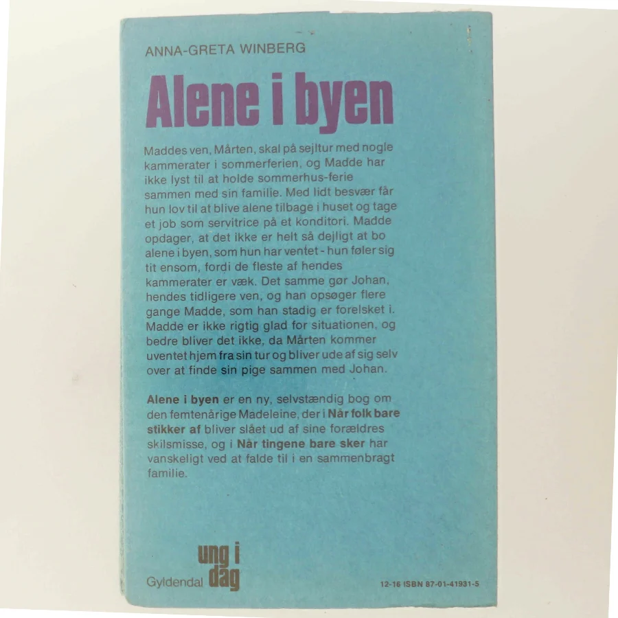 Alene i byen af Anna-Greta Winberg fra Gyldendal