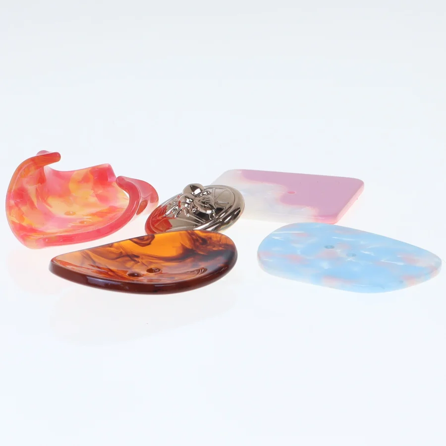 Store farverige knapper (str. 4 cm)