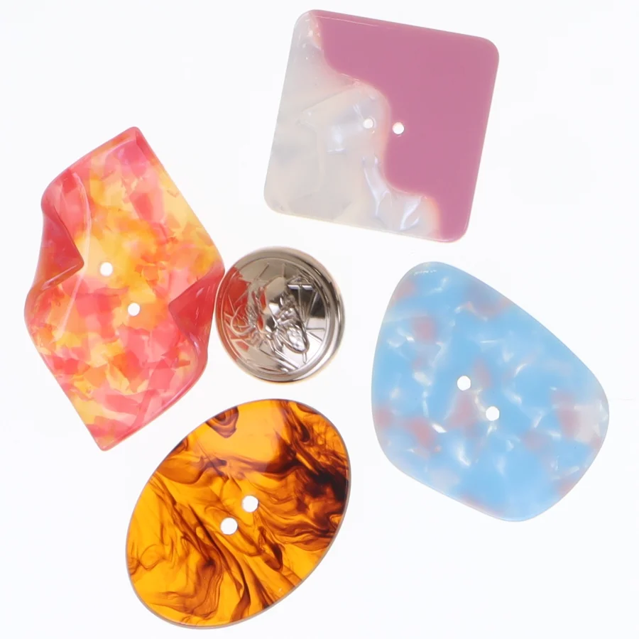 Store farverige knapper (str. 4 cm)