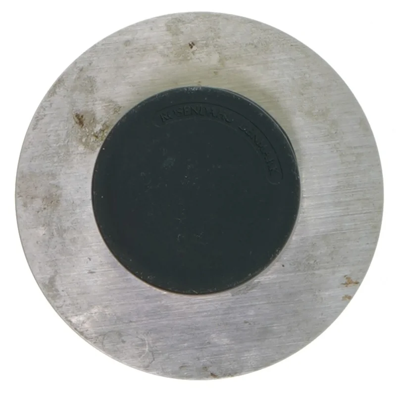 Fyrfads lysestage i børstet stål fra Rosendahl (str. Ø 5 cm længde 5 cm)