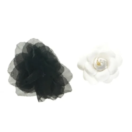 To stofblomster brocher (str. Ø 13 og 9 cm)