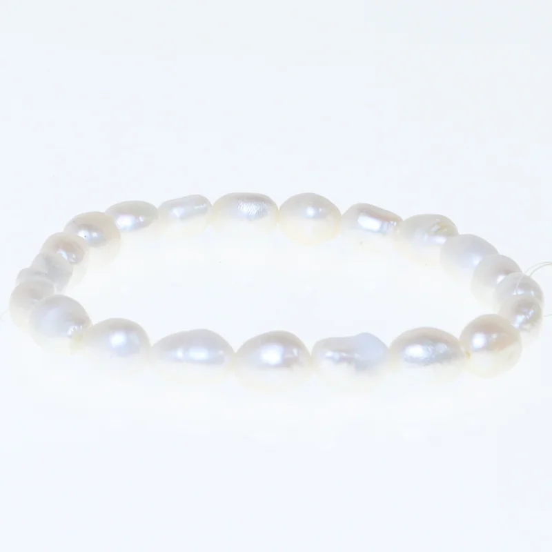 Armbånd med hvide naturperler (str. 18 cm)