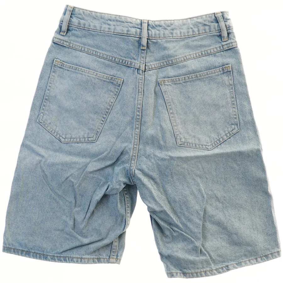 Denim shorts fra H&M (str. 152)