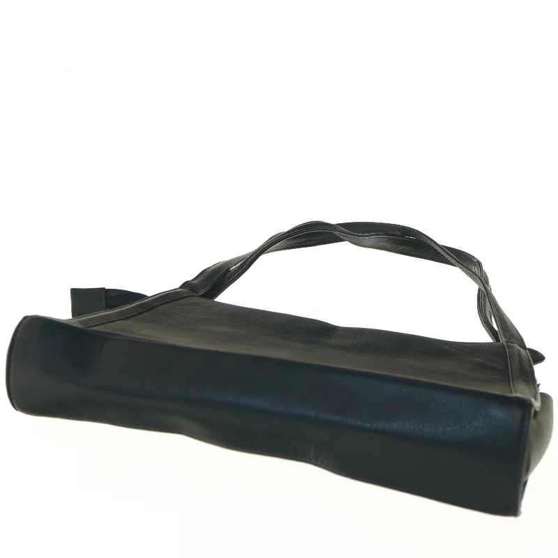 Sort læderhåndtaske (str. 20x6x31 cm)