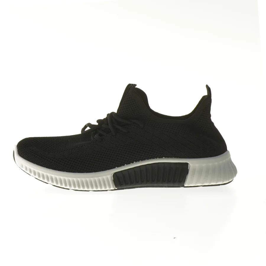 Sort striksneaker fra Crosshatch (str. 39 )