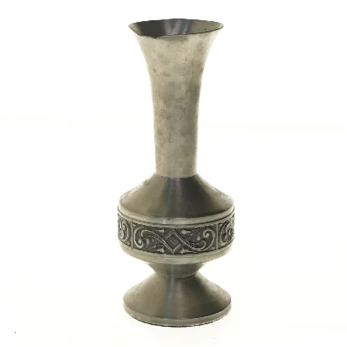 Dekorativ gammel vase i metal (str. Ø 8 cm længde 25,5 cm)