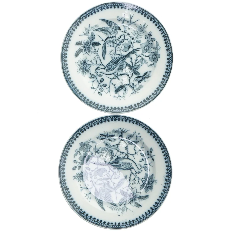To porcelæns frokosttallerken med fuglemotiv 