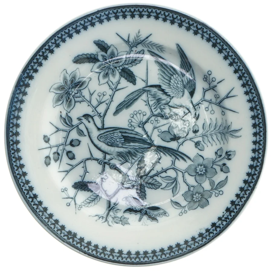 To porcelæns frokosttallerken med fuglemotiv fra Fasan (str. 20 cm)