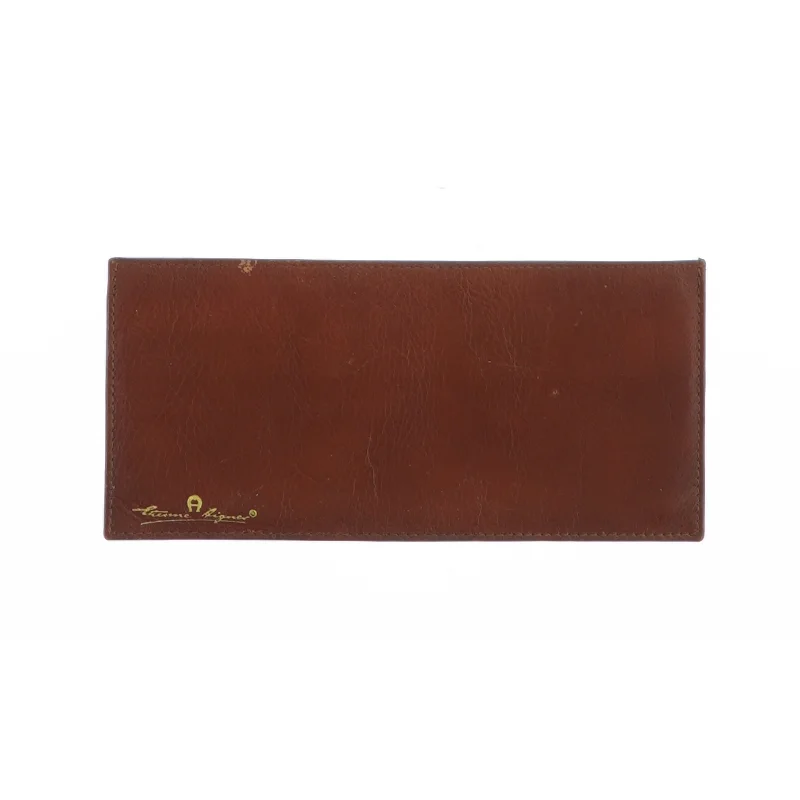 Brun pung fra Etienne Aigner