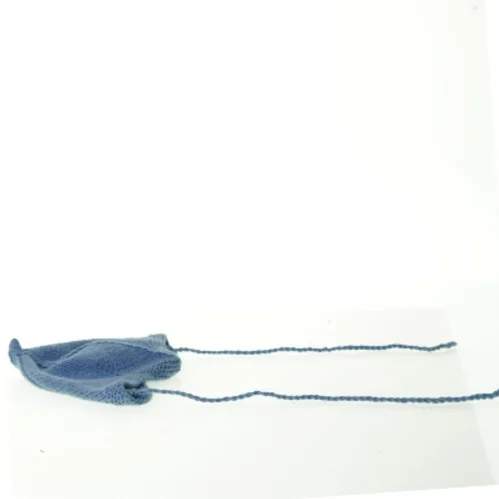 Hjemmestrikket babyhue (str. 16 6 15 cm)