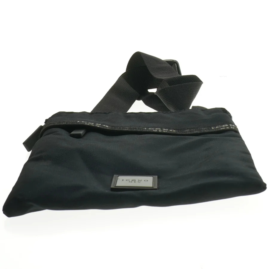 Sort skuldertaske  (str. 28 x 25 cm)