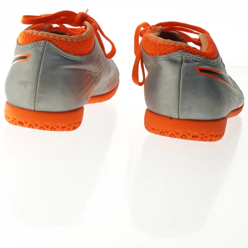 Puma Grå og orange fodboldstøvler indendørs fra Puma (str. 37,5)