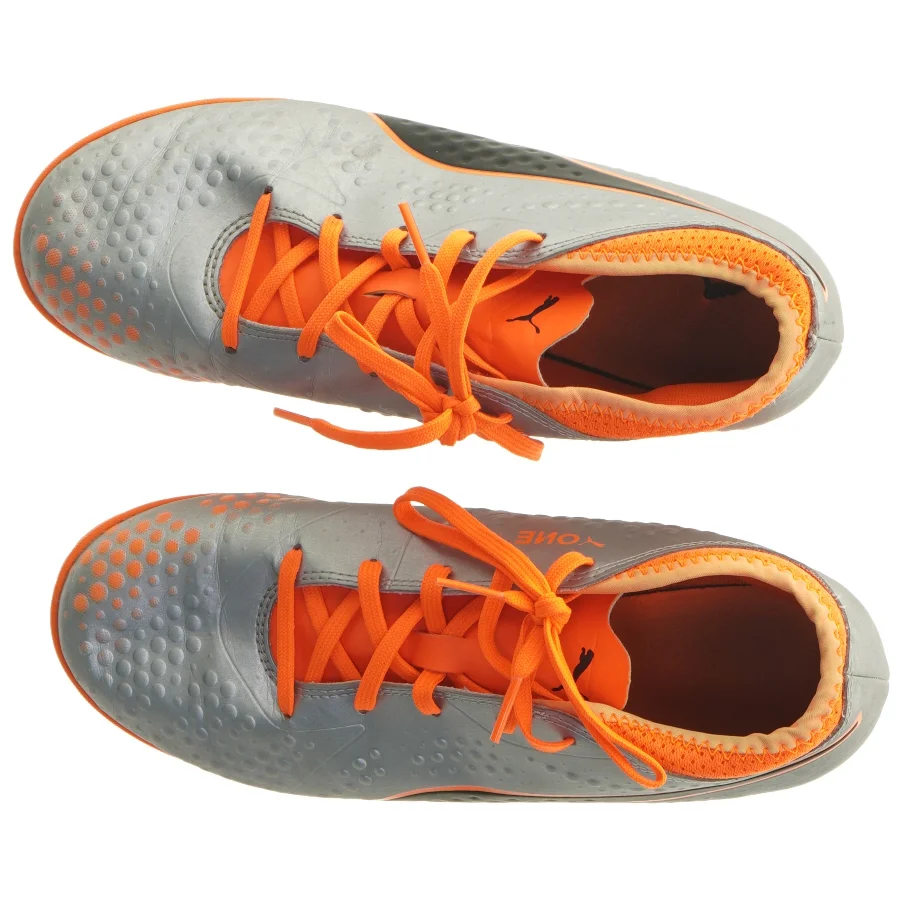 Puma Grå og orange fodboldstøvler indendørs fra Puma (str. 37,5)