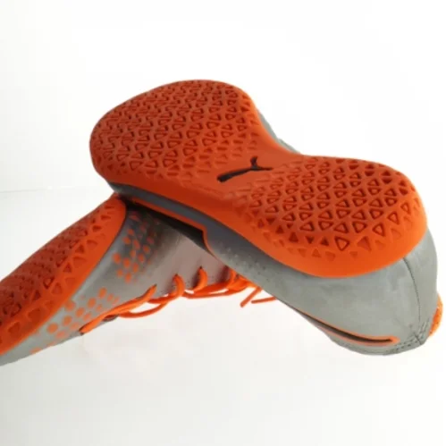 Puma Grå og orange fodboldstøvler indendørs fra Puma (str. 37,5)