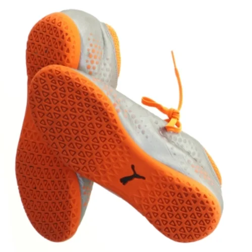 Puma Grå og orange fodboldstøvler indendørs fra Puma (str. 37,5)