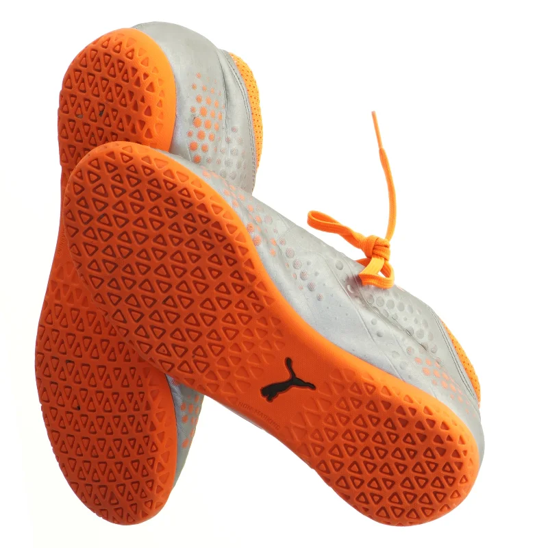 Puma Grå og orange fodboldstøvler indendørs fra Puma (str. 37,5)