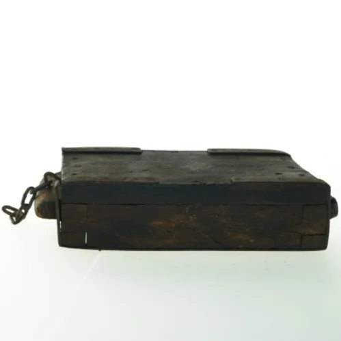 Antikt trææske (str. 32 x 14 cm)