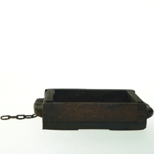 Antikt trææske (str. 32 x 14 cm)