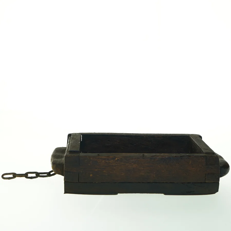 Antikt trææske (str. 32 x 14 cm)