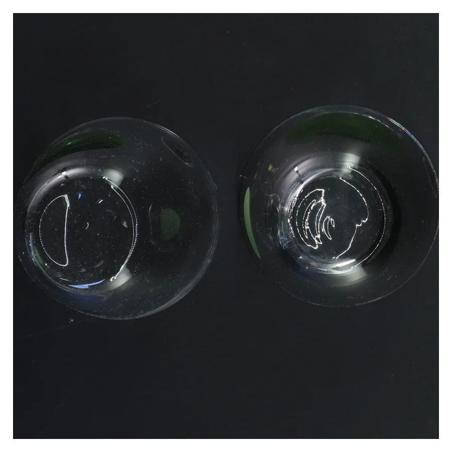 Håndlavet glas med grønne detaljer (str. 2 stk Ø 9 cm længde 9,5 cm)