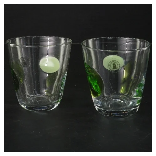 Vinduesglas med grønne detaljer (str. 2 stk Ø 9 cm længde 9,5 cm)