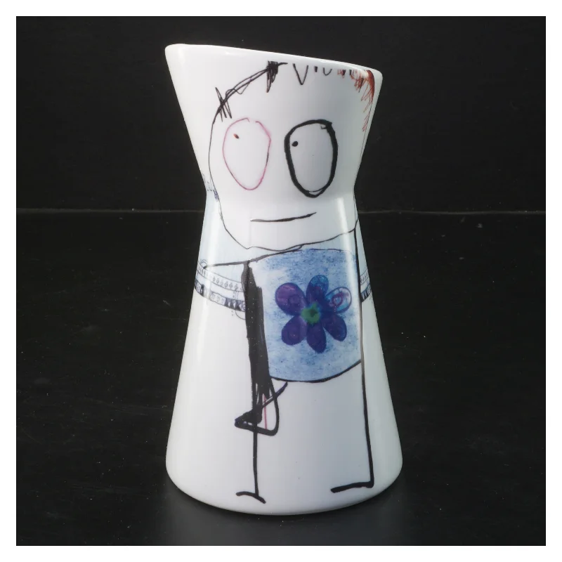 Vase med tegneserieillustration fra Aida (str. Ø 8 cm længde 16,5 cm)