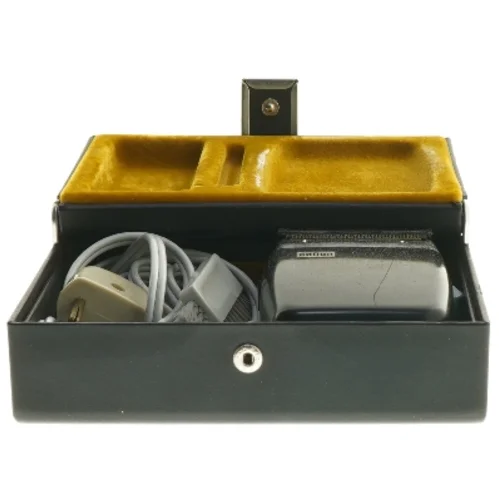 Braun elektrisk barbermaskine i taske fra Braun (str. 10x6 cm)