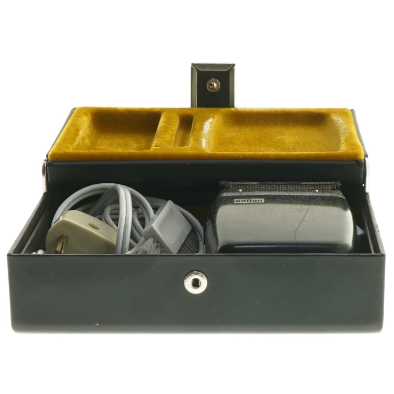 Braun elektrisk barbermaskine i taske fra Braun (str. 10x6 cm)