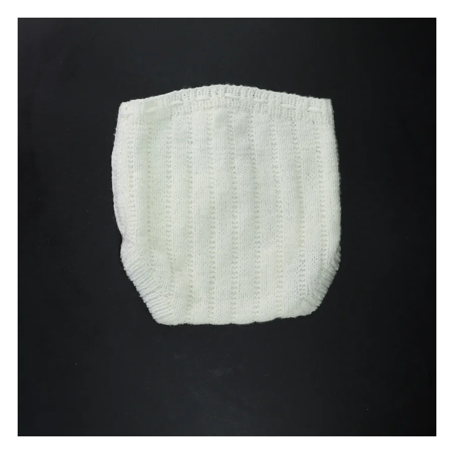 Strikket babyblebuks (str. 25x24 cm)
