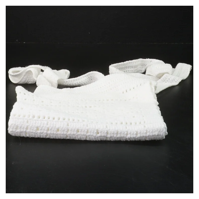 Hæklet forklæde (str. 39x33 cm)