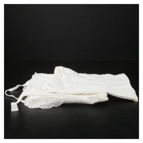 Hvide broderede pudebetræk (str. 2 styk, 43x37 cm)