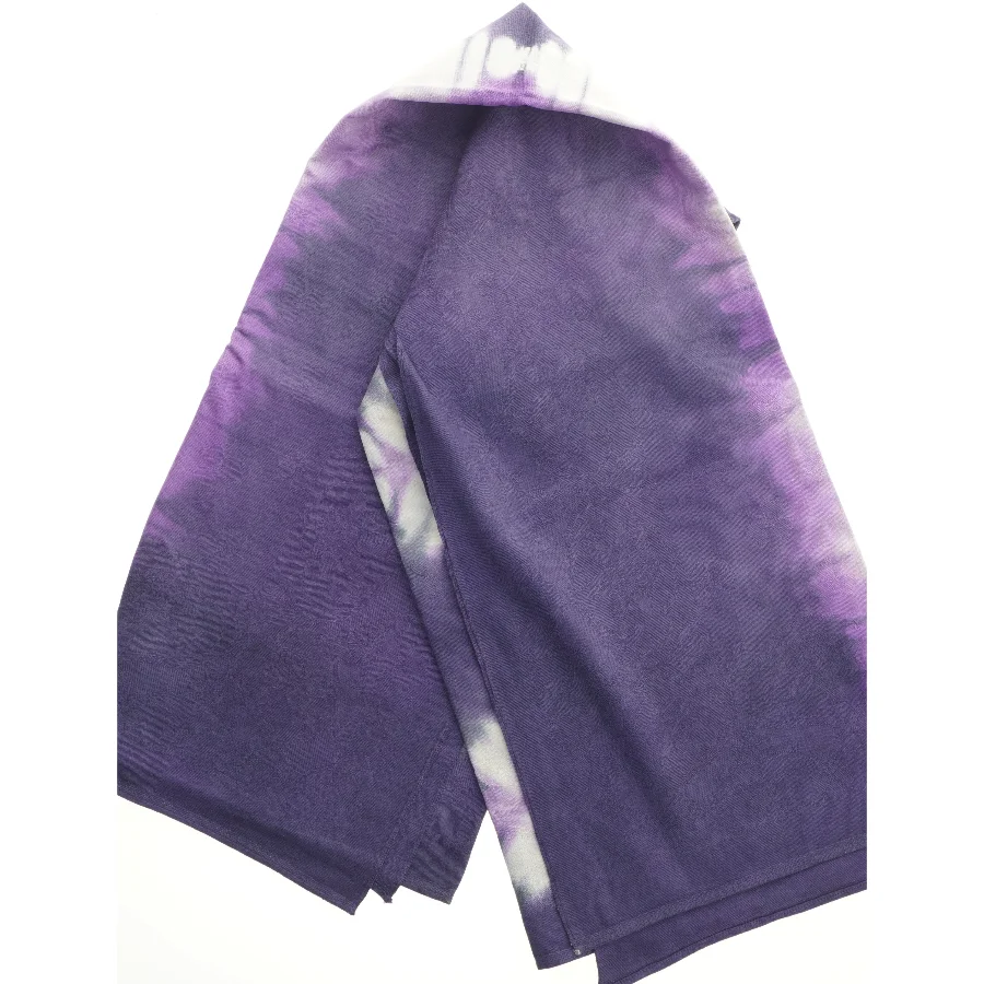 Farverig dug (str. 130x115 cm)