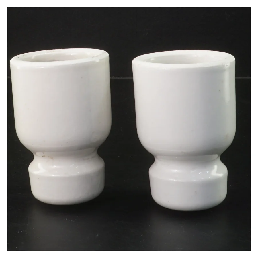 2 stk porcelæn isolatorer (str. 2 stk 7x11 cm)
