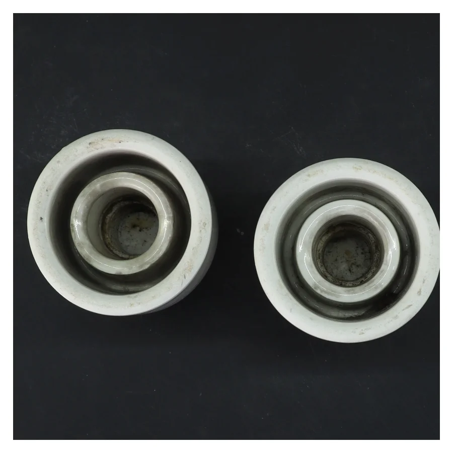 2 stk porcelæn isolatorer (str. 2 stk 7x11 cm)