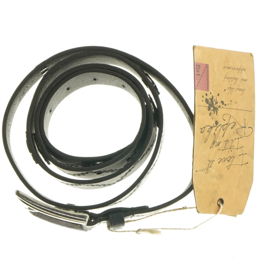 Sort læderbælte med kors og kranie logo fra Replika (str. 115 cm)