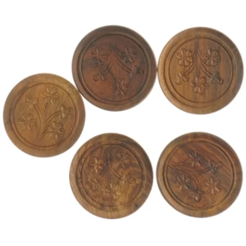 Træbordskånere med udskæringer (str. Ø 8 cm)